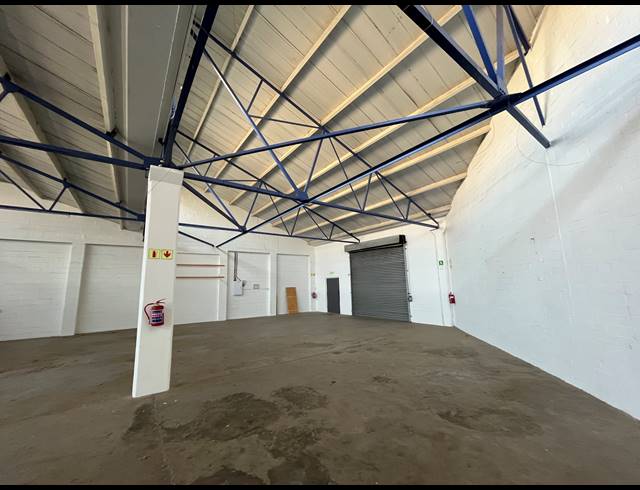 650M² WAREHOUSE TO LET IN PAARDEN EILAND